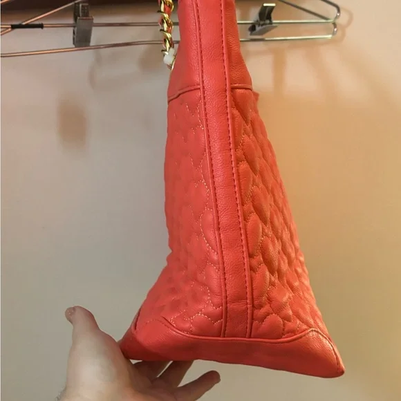 2010s Betsey Johnson EUC Quilted Red Heart Shoulder Bag - Picture 7 of 7